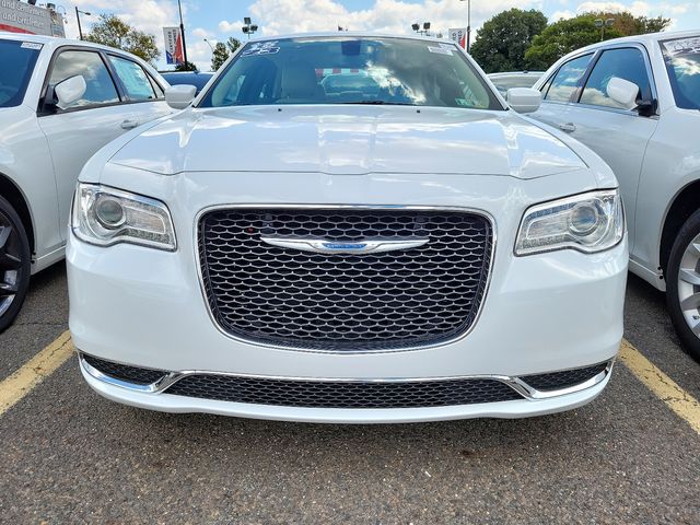 2023 Chrysler 300 Touring