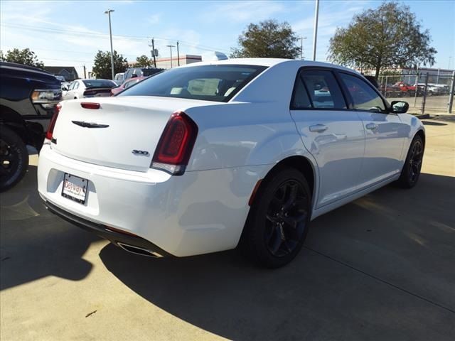 2023 Chrysler 300 Touring