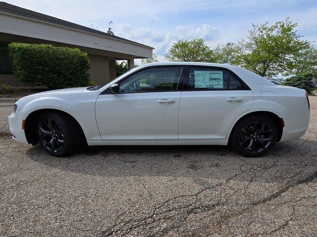 2023 Chrysler 300 Touring