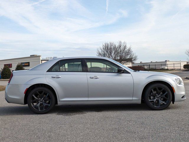 2023 Chrysler 300 Touring