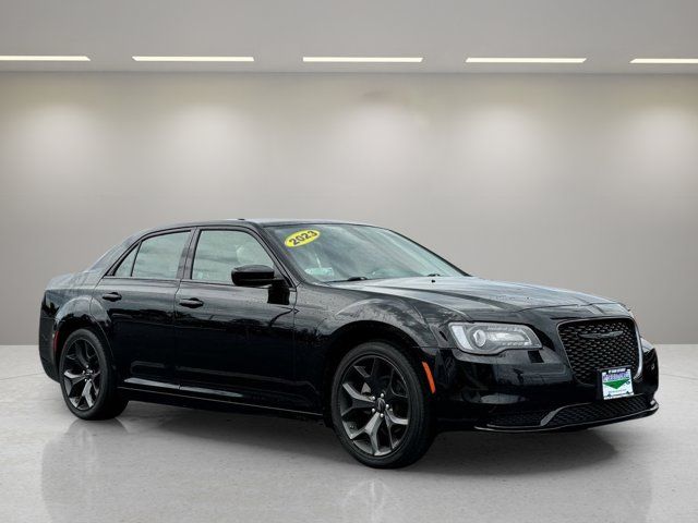 2023 Chrysler 300 Touring