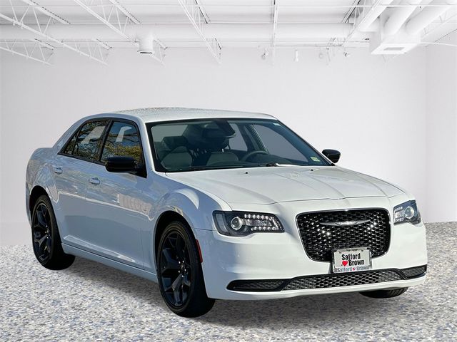 2023 Chrysler 300 Touring