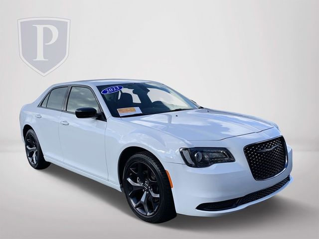 2023 Chrysler 300 Touring