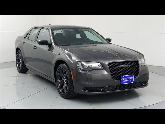 2023 Chrysler 300 Touring