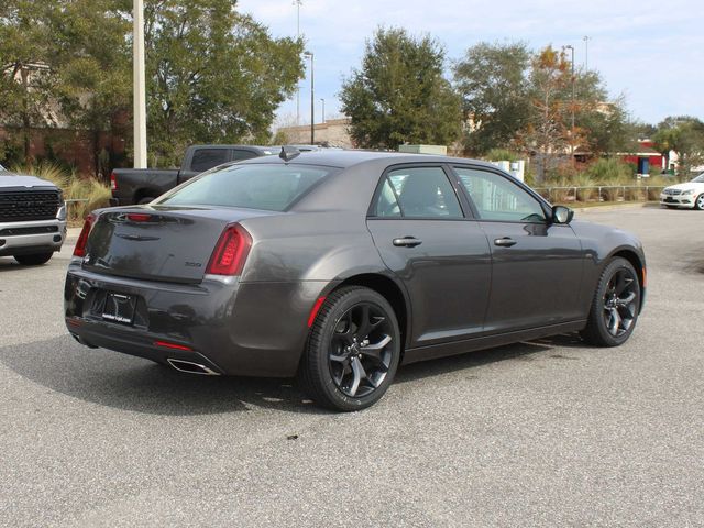 2023 Chrysler 300 Touring