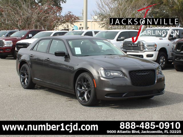 2023 Chrysler 300 Touring