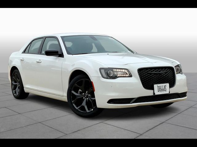 2023 Chrysler 300 Touring