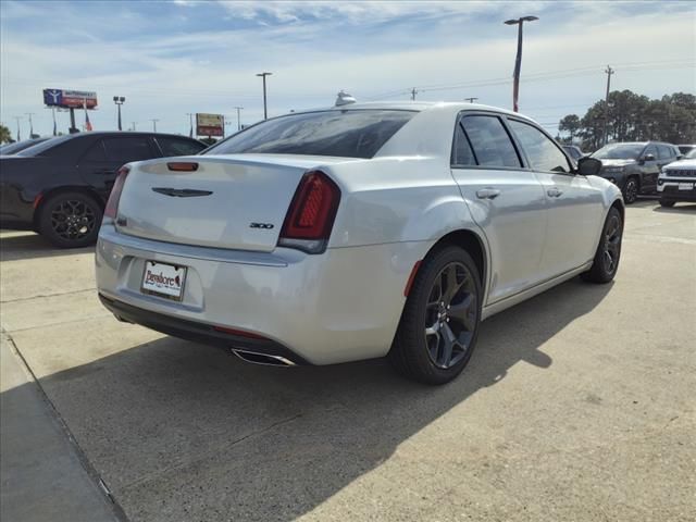 2023 Chrysler 300 Touring