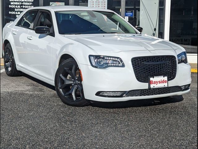 2023 Chrysler 300 Touring