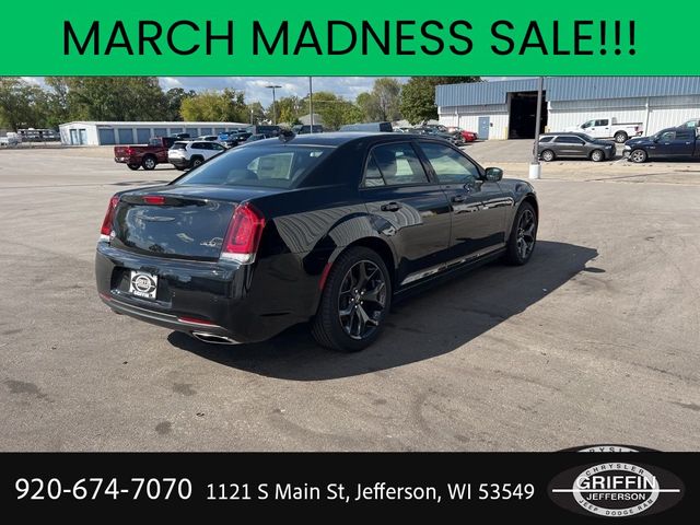 2023 Chrysler 300 Touring