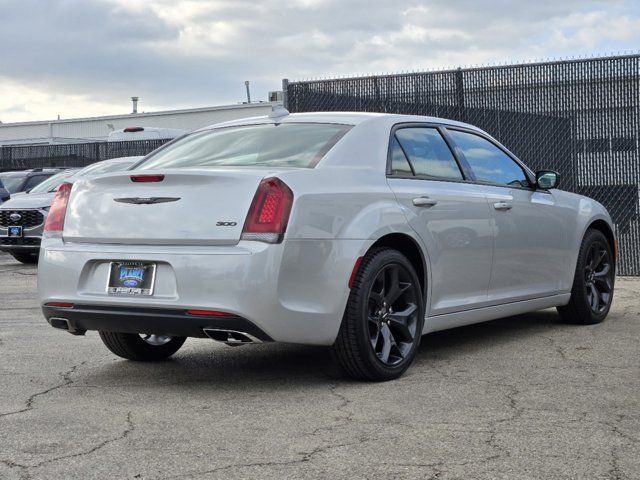 2023 Chrysler 300 Touring