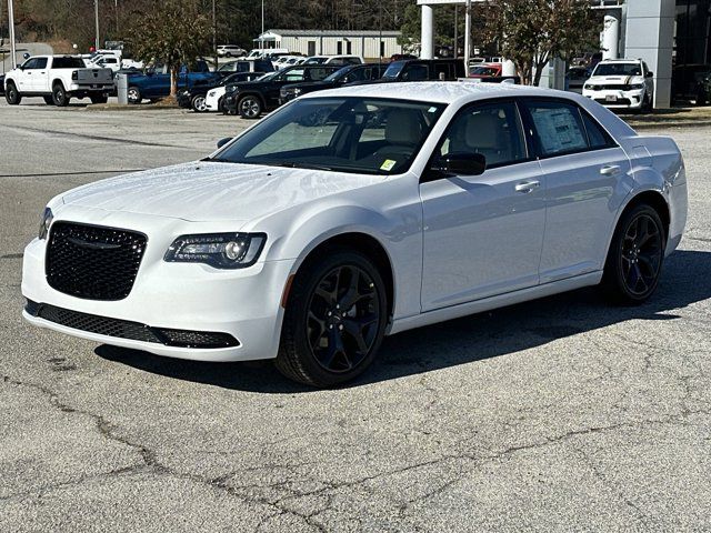 2023 Chrysler 300 Touring