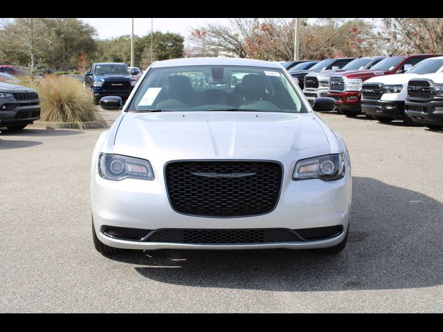 2023 Chrysler 300 Touring