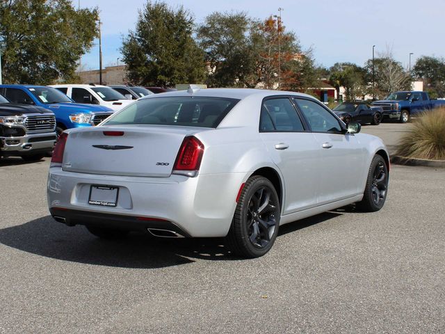 2023 Chrysler 300 Touring