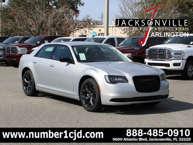 2023 Chrysler 300 Touring