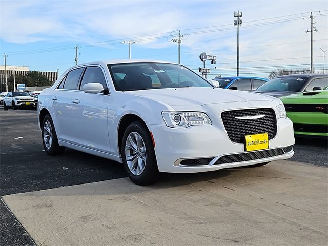 2023 Chrysler 300 Touring