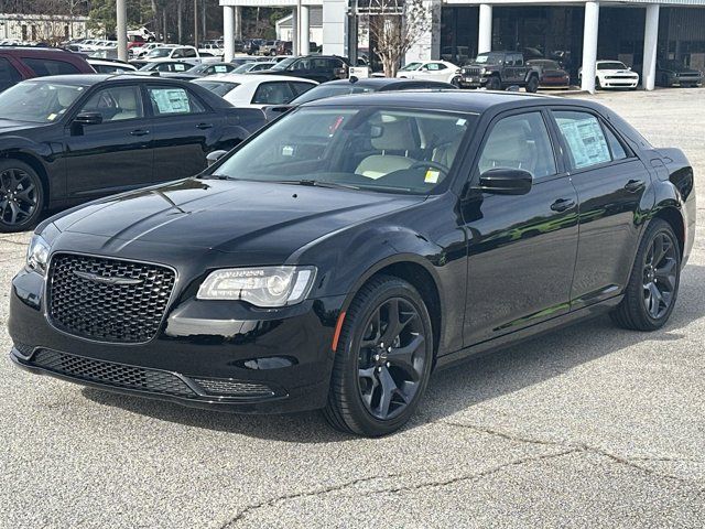 2023 Chrysler 300 Touring