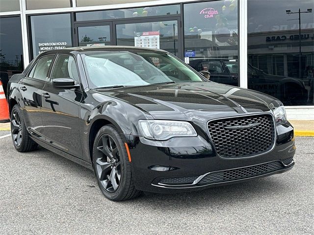 2023 Chrysler 300 Touring