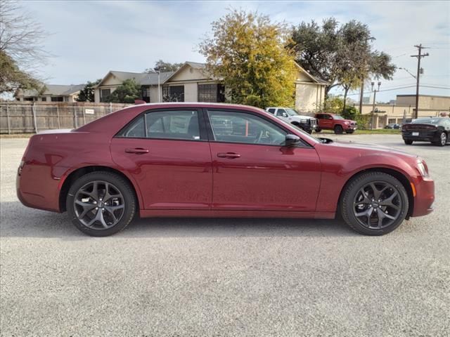 2023 Chrysler 300 Touring