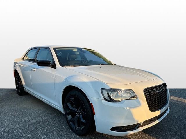 2023 Chrysler 300 Touring