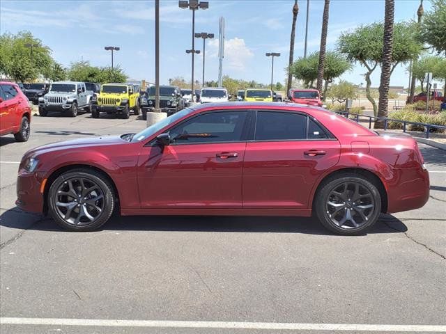 2023 Chrysler 300 Touring