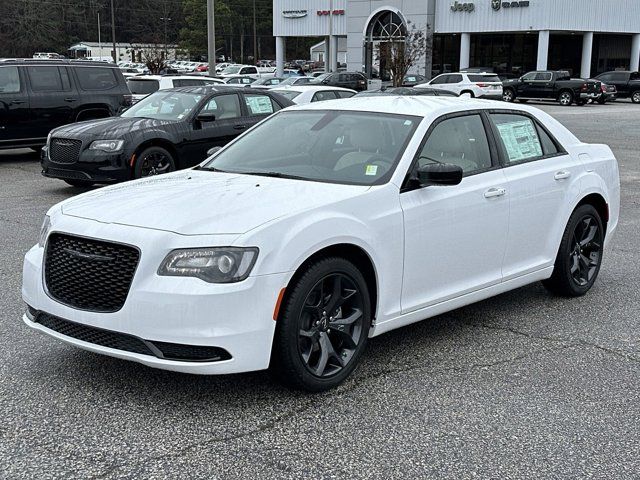 2023 Chrysler 300 Touring