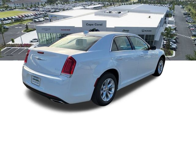 2023 Chrysler 300 Touring