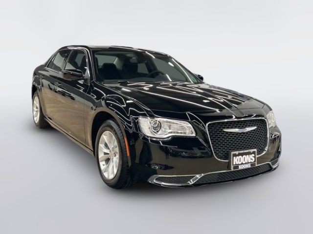 2023 Chrysler 300 Touring