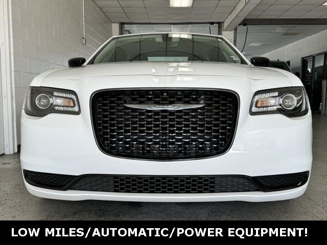 2023 Chrysler 300 Touring