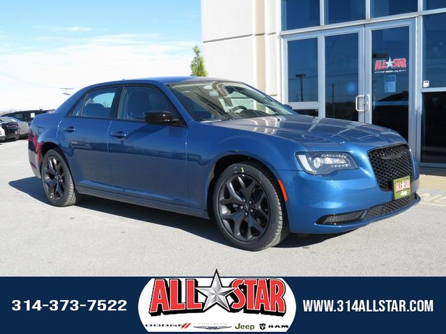 2023 Chrysler 300 Touring