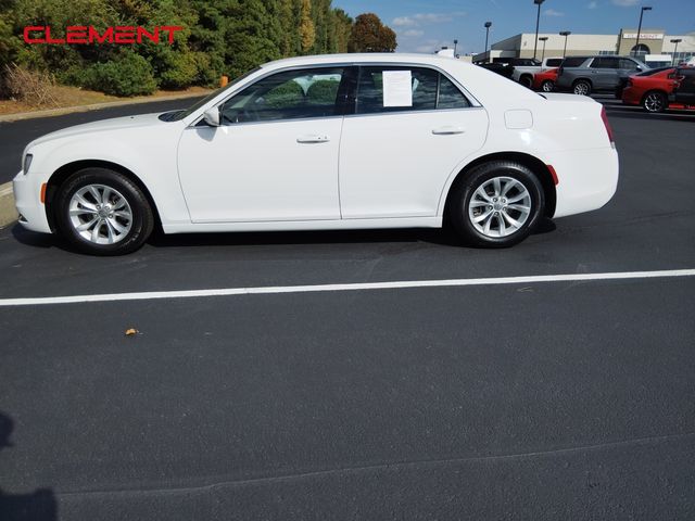 2023 Chrysler 300 Touring