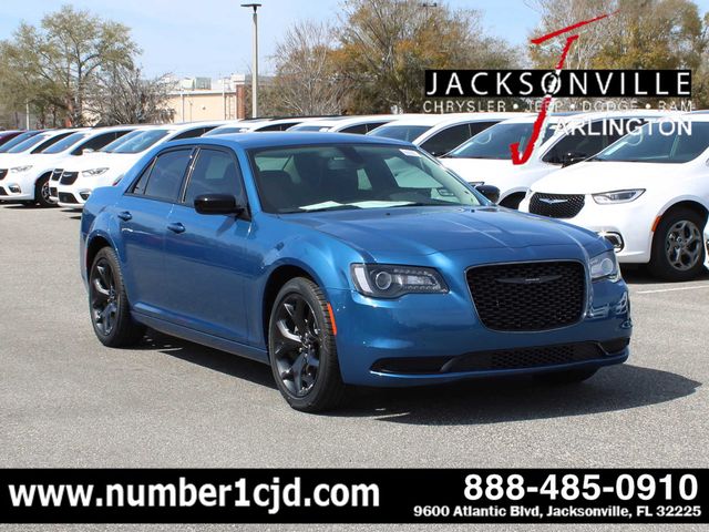 2023 Chrysler 300 Touring