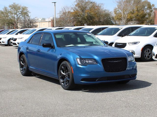 2023 Chrysler 300 Touring