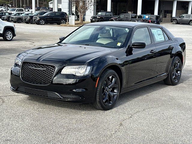 2023 Chrysler 300 Touring