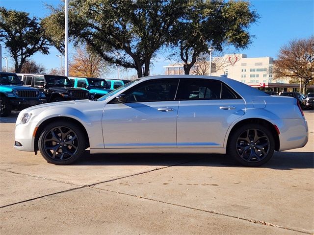 2023 Chrysler 300 Touring