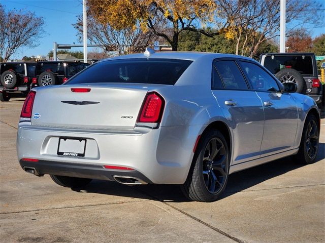 2023 Chrysler 300 Touring