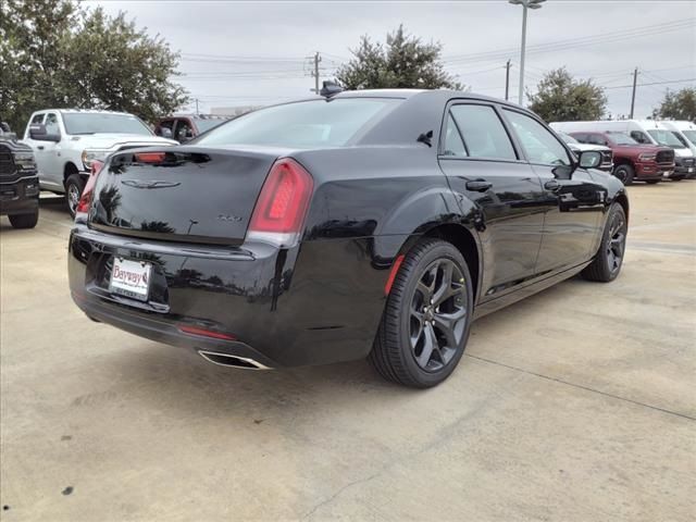 2023 Chrysler 300 Touring