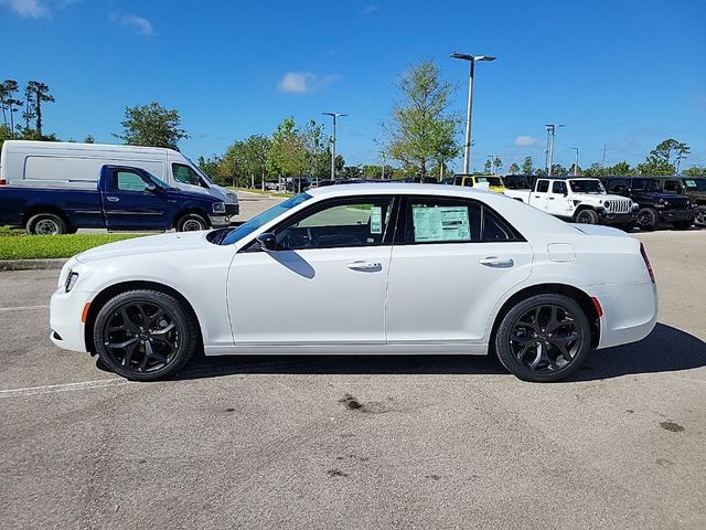 2023 Chrysler 300 Touring