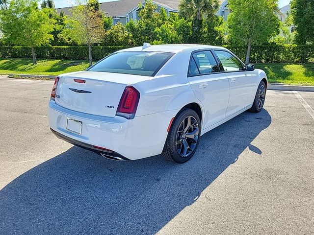 2023 Chrysler 300 Touring