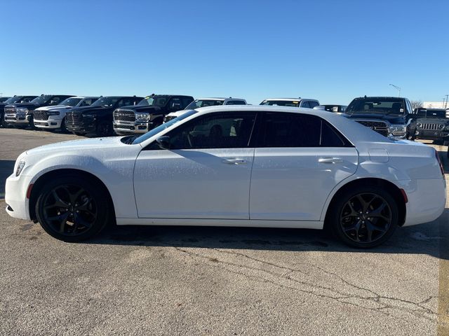 2023 Chrysler 300 Touring