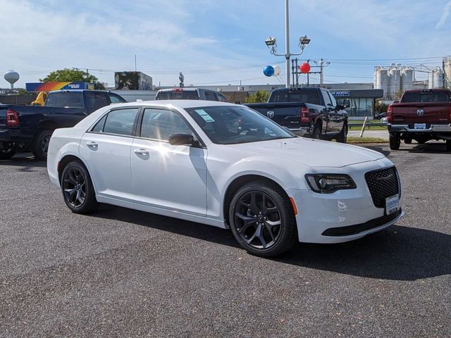 2023 Chrysler 300 Touring