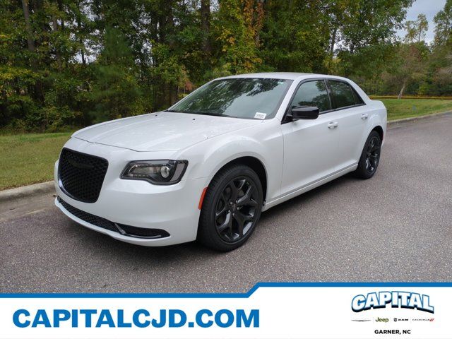 2023 Chrysler 300 Touring