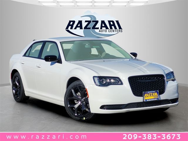 2023 Chrysler 300 Touring