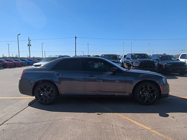 2023 Chrysler 300 Touring