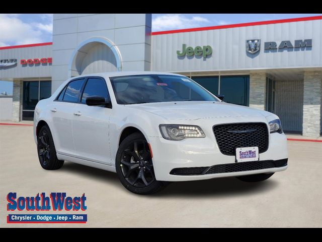 2023 Chrysler 300 Touring