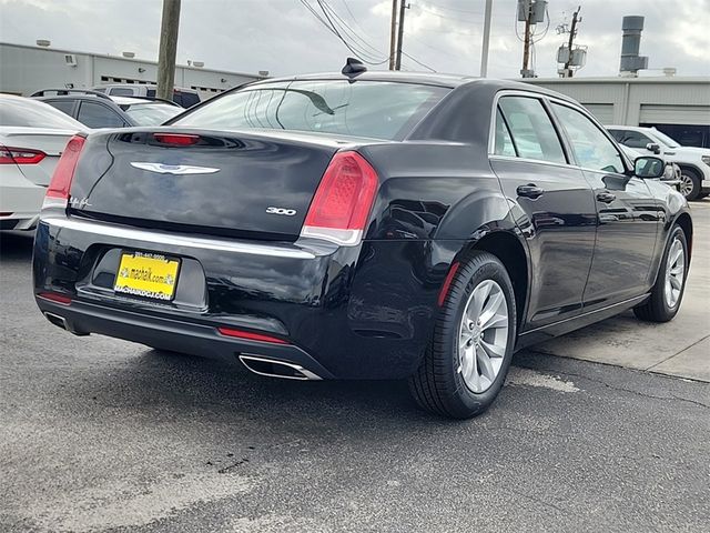 2023 Chrysler 300 Touring