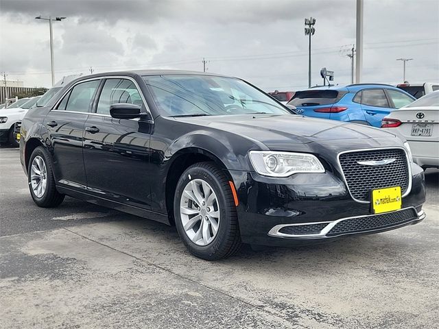 2023 Chrysler 300 Touring