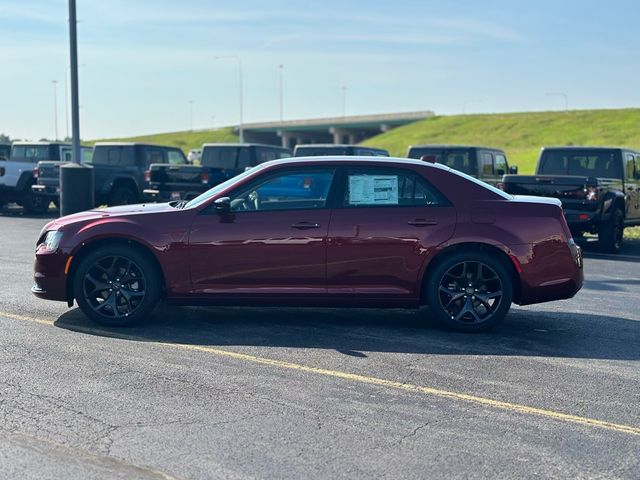 2023 Chrysler 300 Touring