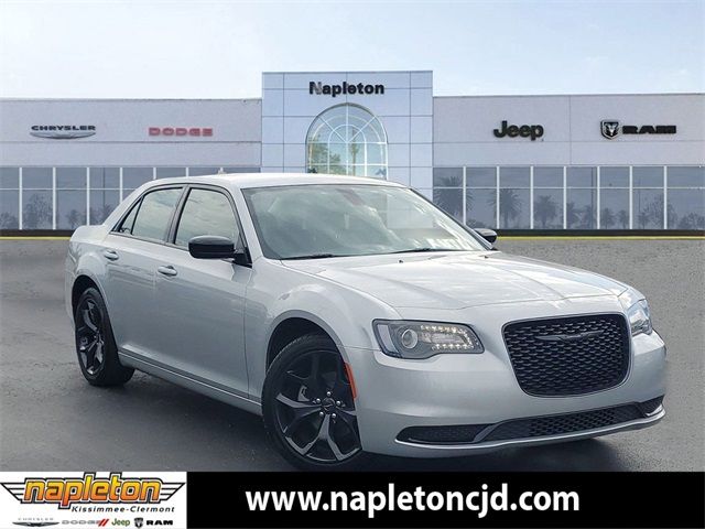 2023 Chrysler 300 Touring