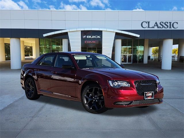 2023 Chrysler 300 Touring